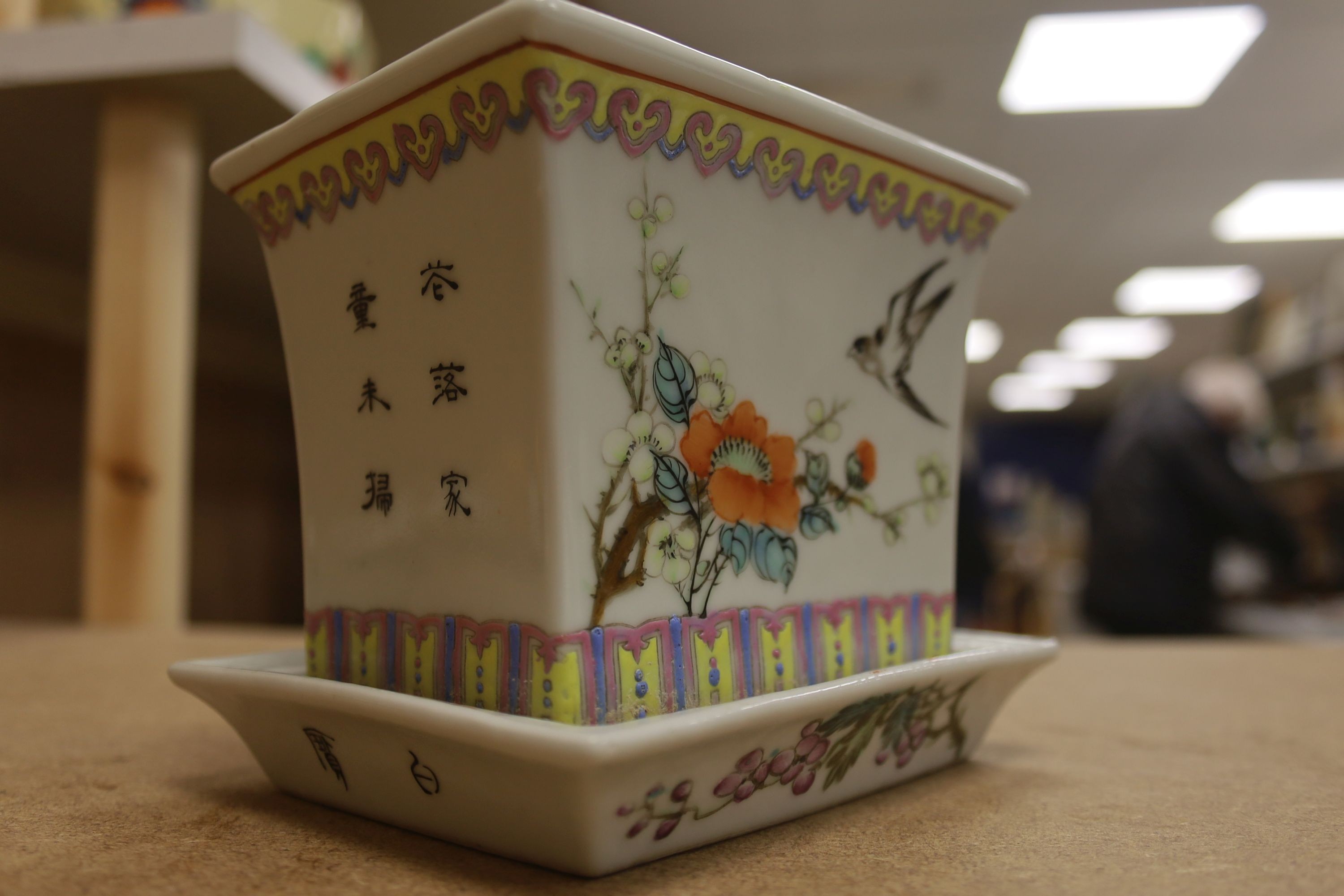 A Chinese famille rose flower pot and stand, mid 20th century, height 11.5cm